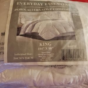 KING SIZE WHITE COMFORTER $115